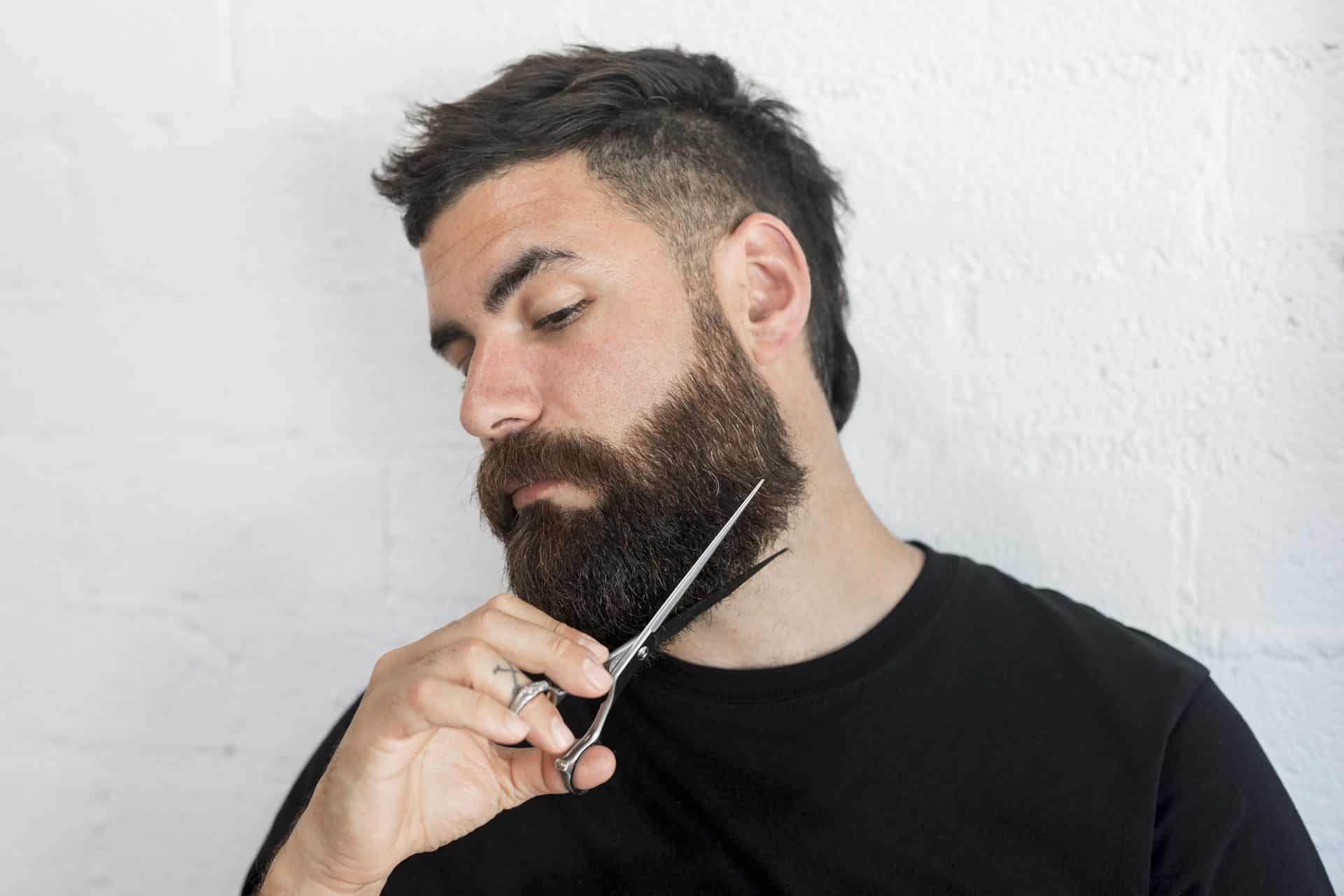 Comment tailler sa barbe soi-même sans rater la ligne du cou ?