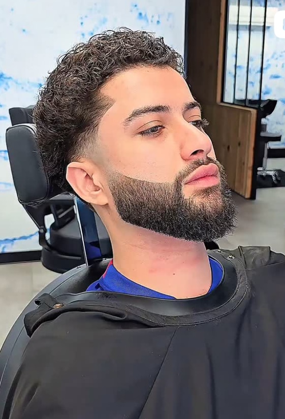Barbe travaillée au salon